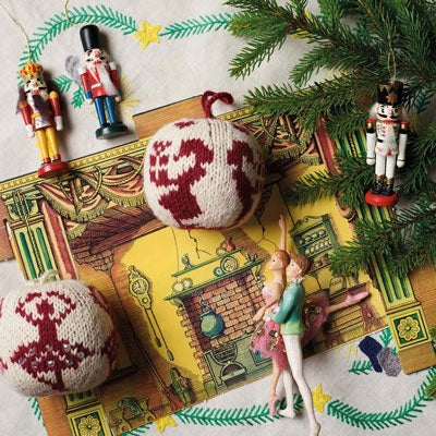 Arne and Carlos 65 New Christmas Balls to Knit Pattern Book (English)