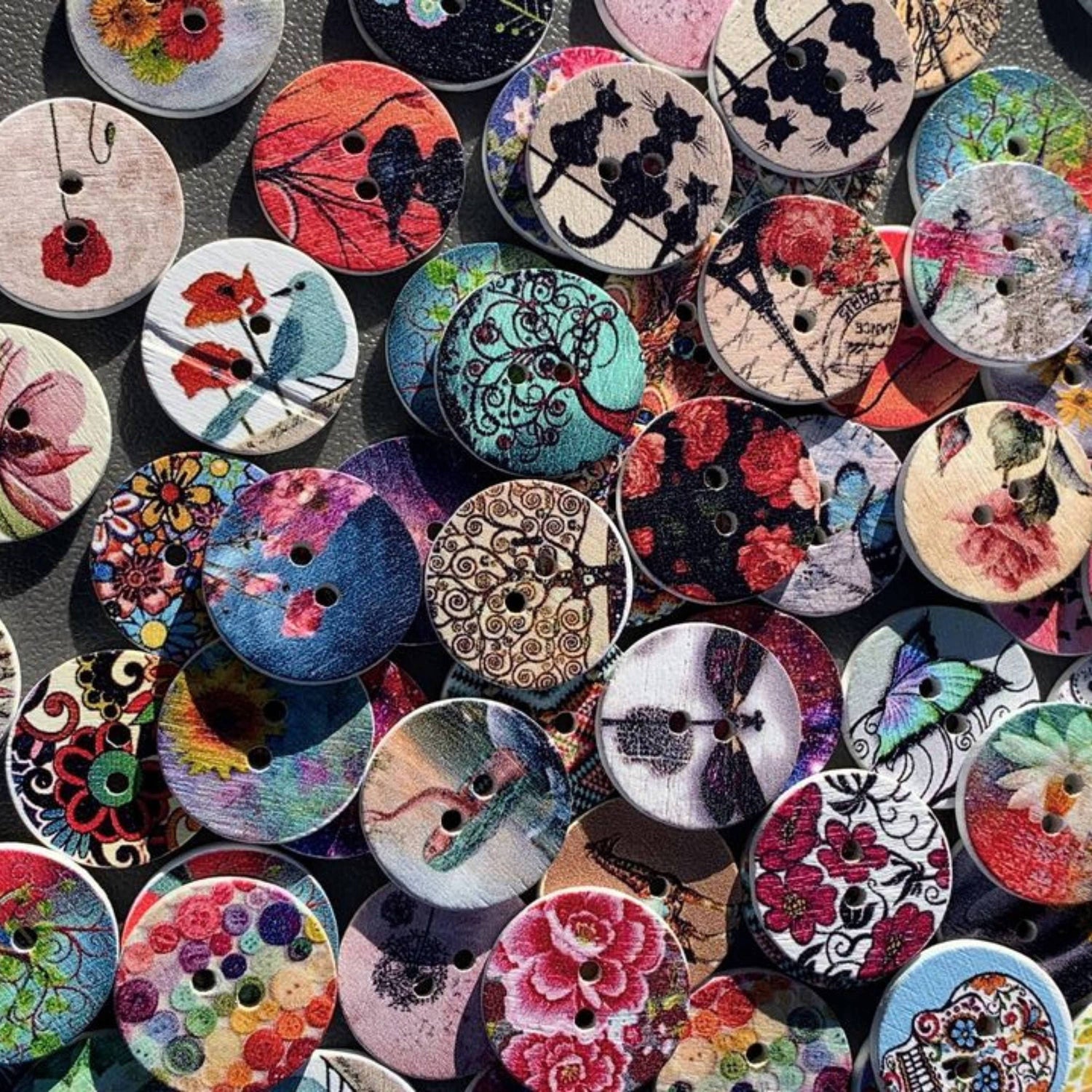 Magnifique Hearts - Mix Of Colorful Art Buttons, Wooden Buttons / 0.75'' / Craft