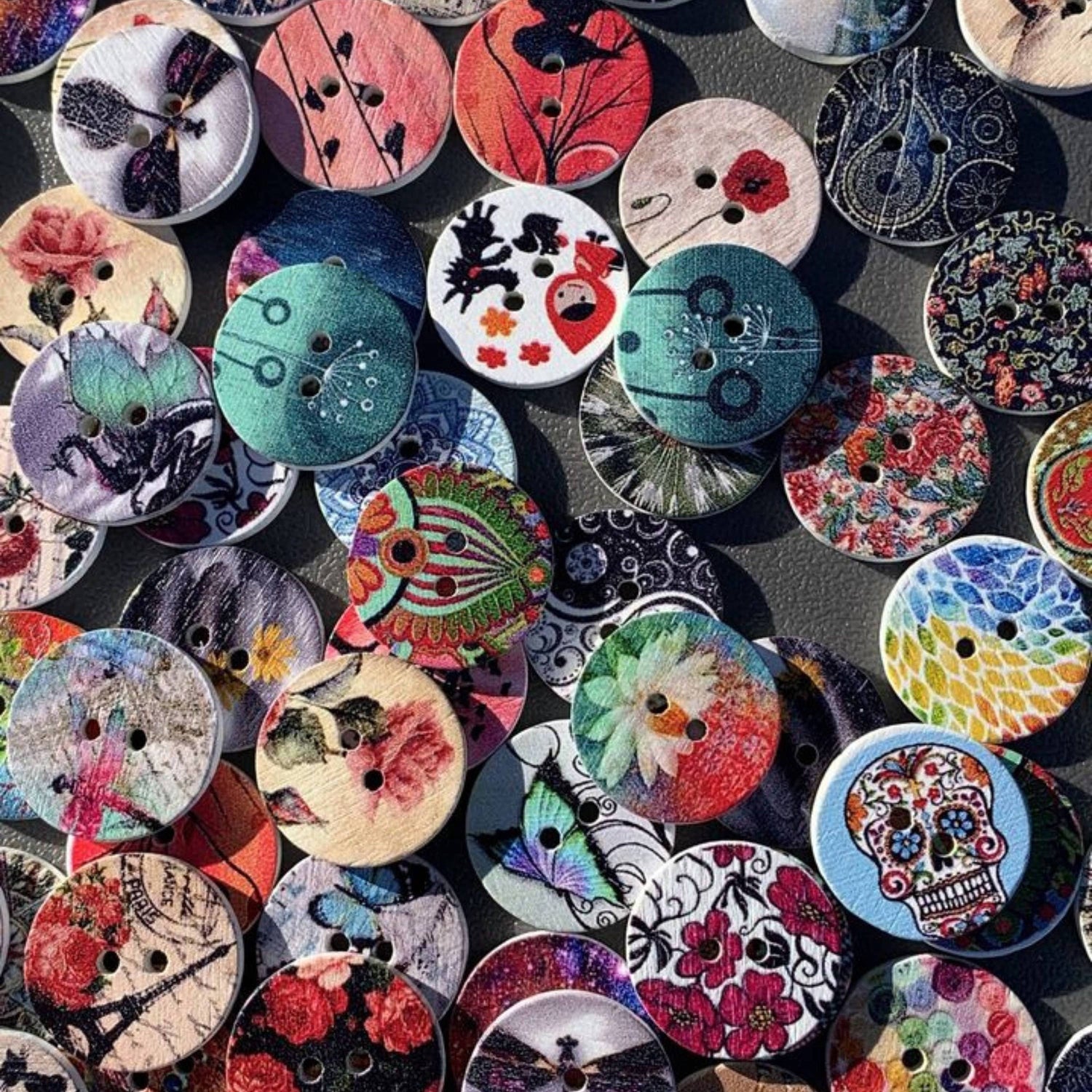 Magnifique Hearts - Mix Of Colorful Art Buttons, Wooden Buttons / 0.75'' / Craft