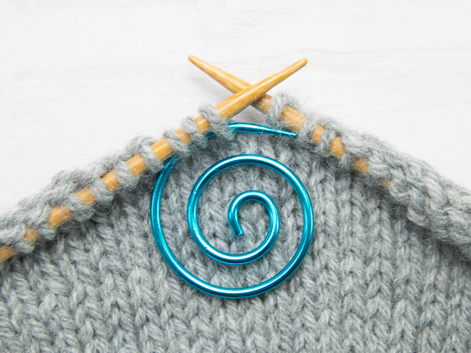 Fox & Pine Stitches Shimmer Blue Spiral Cable Needle