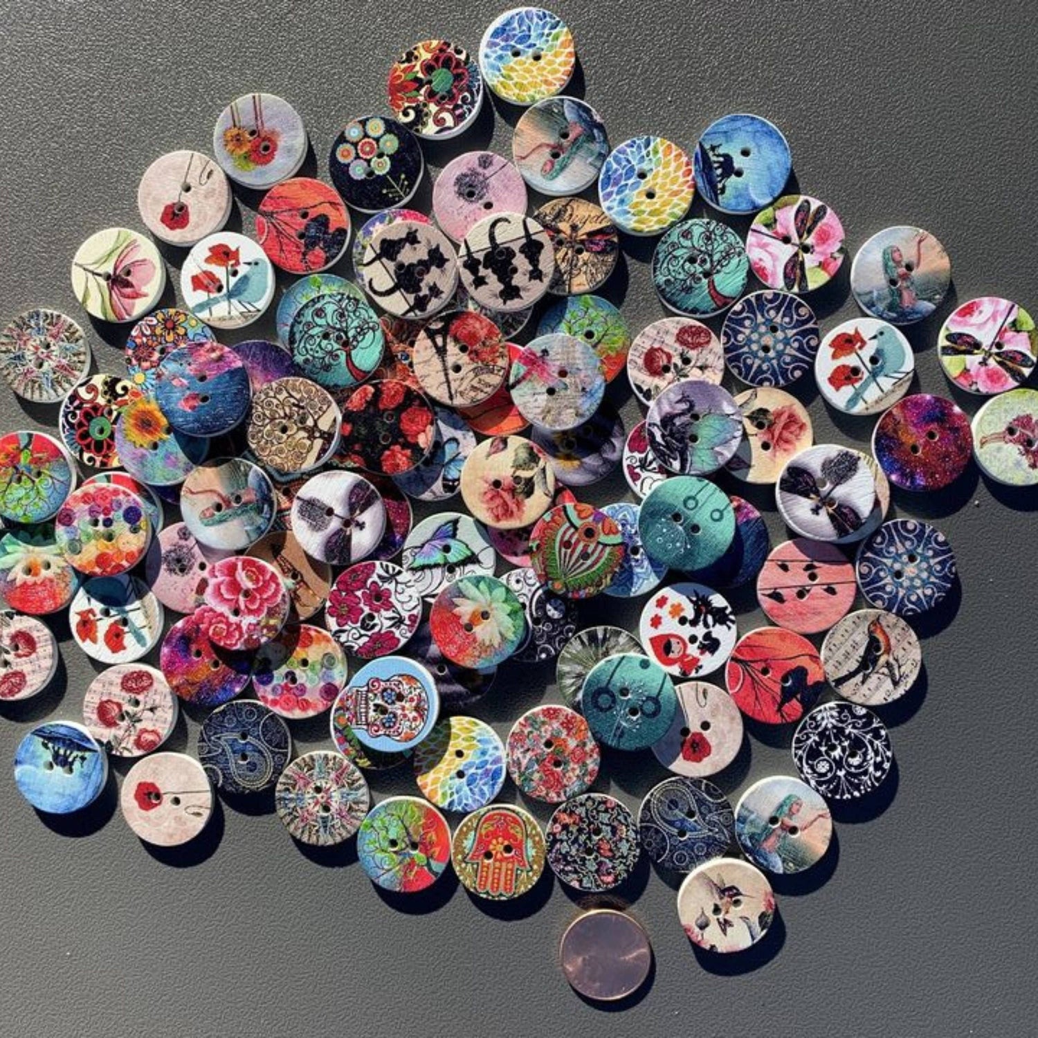 Magnifique Hearts - Mix Of Colorful Art Buttons, Wooden Buttons / 0.75'' / Craft